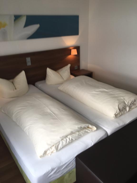 Stadthotel Bernstein Ratisbona Esterno foto